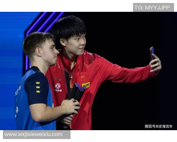 摩尔足球球星崛起之路:从青训到顶级赛场的辉煌历程 摩尔足球球星崛起之路:从青训到顶级赛场的辉煌历程