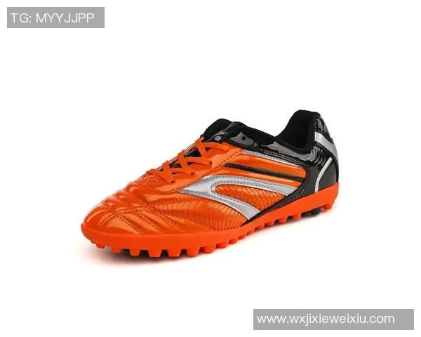 足球鞋球星同款碎钉设计解析与球场表现提升的完美结合 足球鞋球星同款碎钉设计解析与球场表现提升的完美结合